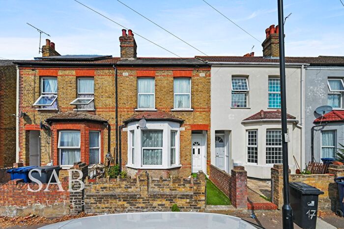 3 Bedroom Terraced House For Sale In Mount Avenue, Southall, UB1