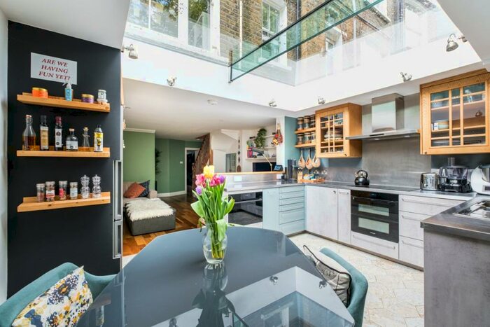 3 Bedroom Duplex To Rent In Lucerne Road London, N5