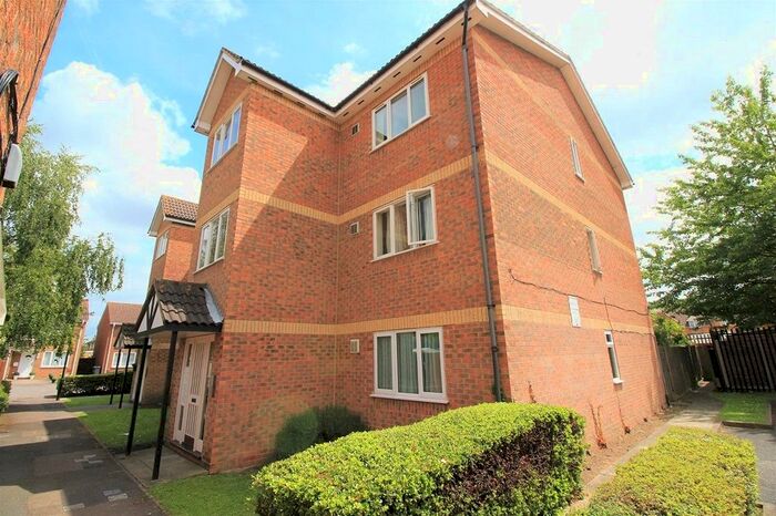 1 Bedroom Flat To Rent In Beaulieu Close, Hounslow TW4