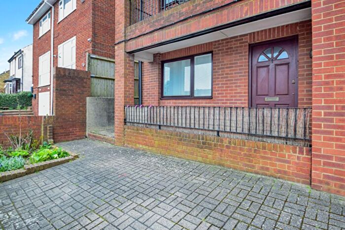 1 Bedroom Apartment For Sale In Romany Court, Beacon Road, Chatham, ME5