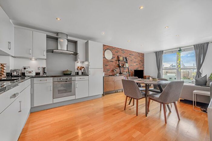 2 Bedroom Flat To Rent In Balmes Road, De Beauvoir Town, N1