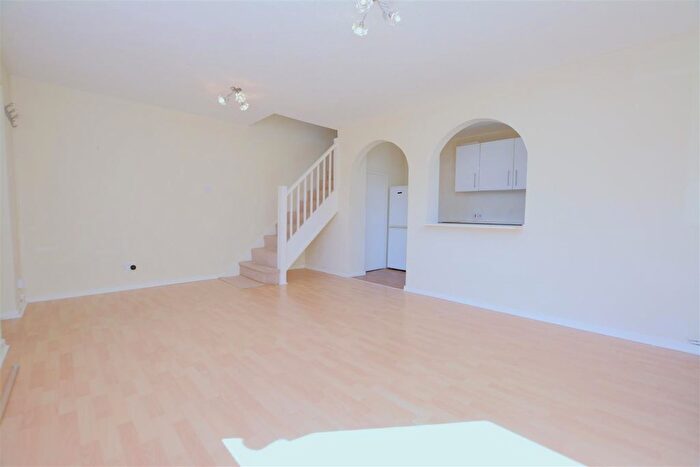2 Bedroom End Of Terrace House To Rent In Hogarth Crescent, Colliers Wood, SW19