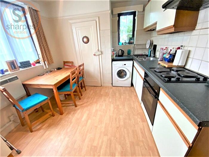 1 Bedroom Flat To Rent In Ravensbury Court, Bishopsford Road, Morden, London, SM4