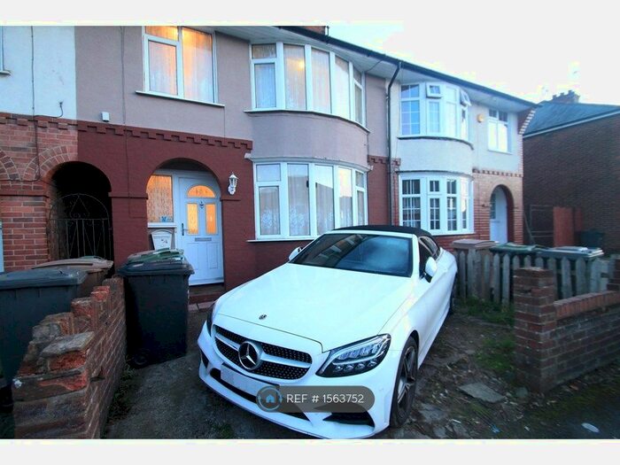 3 Bedroom Terraced House To Rent In Pembroke Avenue, Luton, LU4