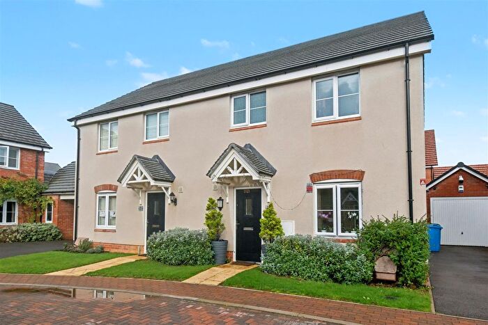 3 Bedroom Semi Detached House For Sale In Sunningdale Drive, Corby, NN17