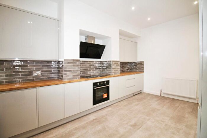 6 Bedroom End Of Terrace House To Rent In Bill Included - Royal Park Grove Hyde Park, LS6