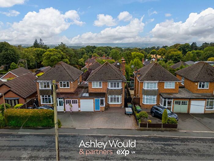 3 Bedroom Link Detached House For Sale In Malvern Road, Lickey, B45