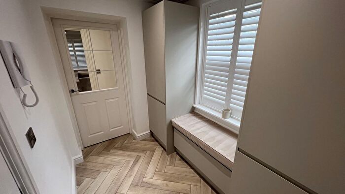 2 Bedroom Flat To Rent In Lydgate Lane, Sheffield, S10