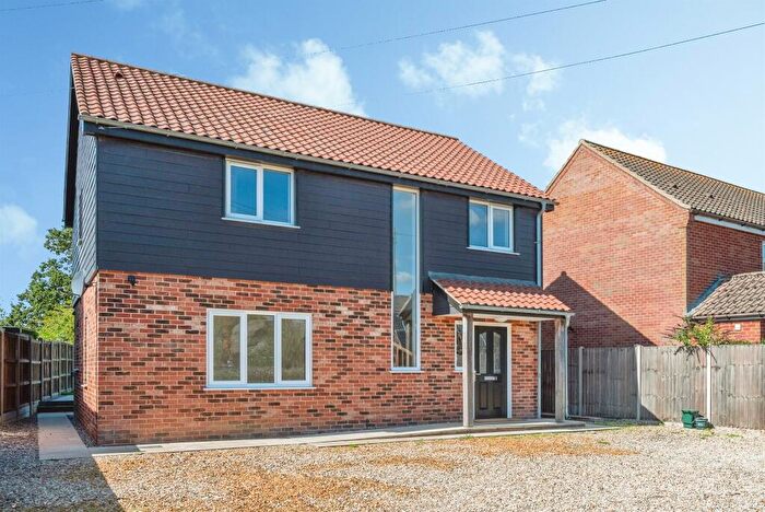 4 Bedroom Detached House For Sale In Sutton Crescent, Freethorpe, Norwich, NR13