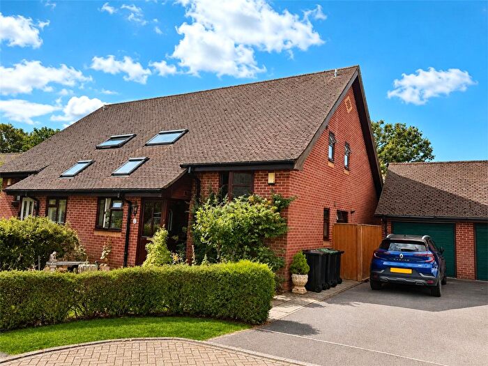 3 Bedroom Semi-detached House For Sale In Charnock Close, Hordle, SO41