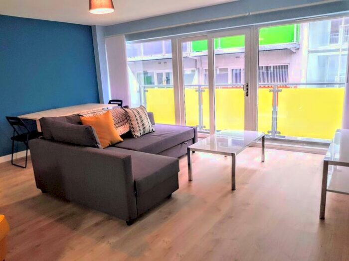 2 Bedroom Flat To Rent In Concord Street, Leeds., LS2