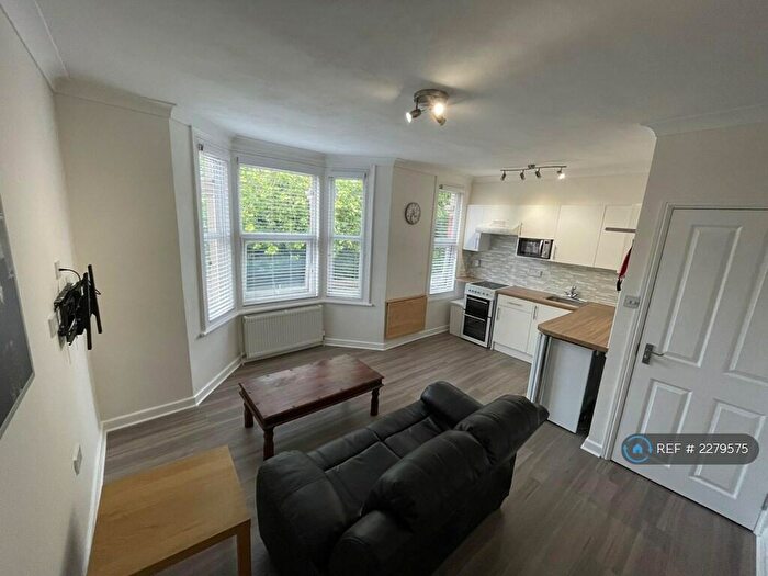 1 Bedroom Flat To Rent In Euclid Street, Swindon, SN1