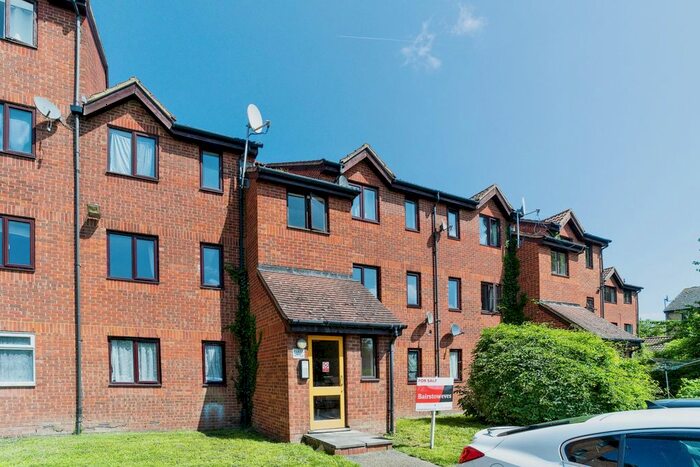 1 Bedroom Flat To Rent In Porter Close, Grays, RM20