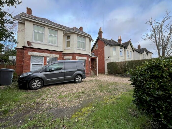 2 Bedroom Flat To Rent In Methuen Road, Bournemouth, BH8