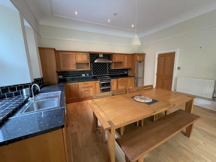 3 Bedroom Apartment To Rent In Aigburth Drive, L17