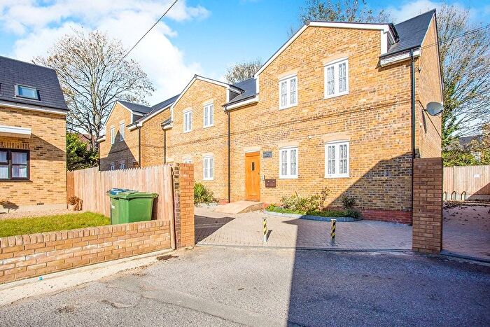 2 Bedroom Flat To Rent In St. Albans Road, Watford, Hertfordshire, WD17