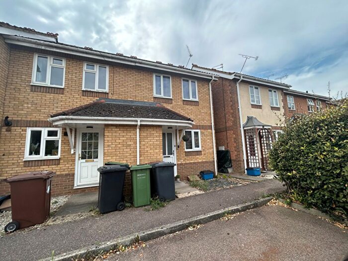 2 Bedroom Semi-Detached House To Rent In Oakfield, Potters Bar, EN6