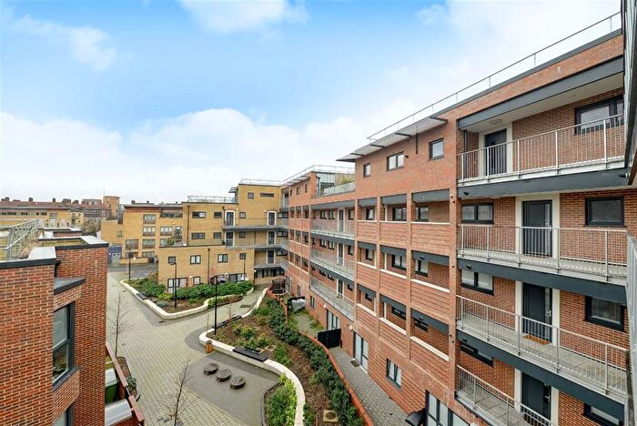 3 Bedroom Flat To Rent In Coopers Road, Bermondsey, SE1