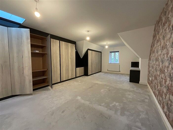 2 Bedroom Flat For Sale In Linksfield Road, Westgate-On-Sea, Kent, CT8