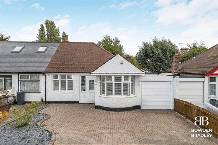 2 Bedroom Bungalow For Sale In Tiverton Avenue, Clayhall, IG5