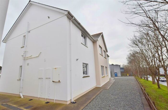 2 Bedroom Apartment To Rent In Flat Hall Park Close Haverfordwest Pembrokeshire, SA61