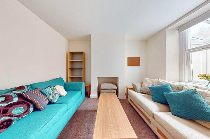 5 Bedroom House To Rent In Hungerford Road, BA1