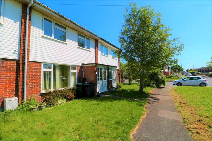 3 Bedroom Terraced House To Rent In The Pasture, Kennington, Ashford, TN24