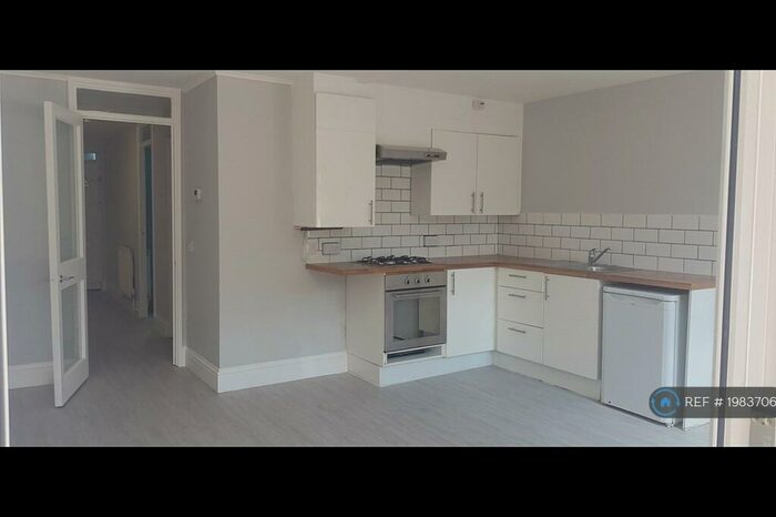 1 Bedroom Flat To Rent In Reginald Road, London, SE8