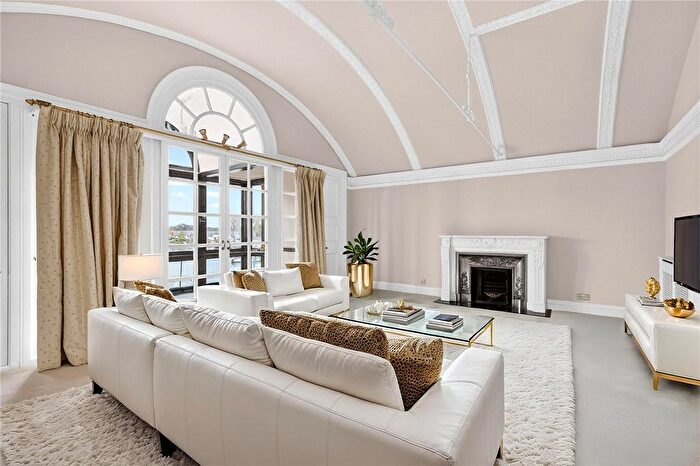 3 Bedroom Property To Rent In Russell Road, Shepperton, Surrey, TW17