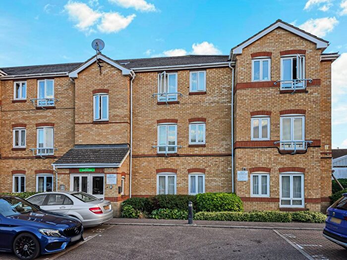 2 Bedroom Flat For Sale In Dominion Close, Hounslow, TW3