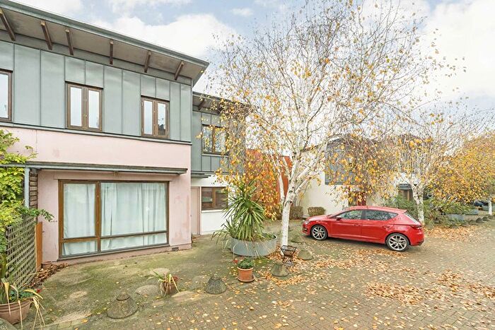2 Bedroom Property For Sale In Brunel Mews, Queen's Park, W10