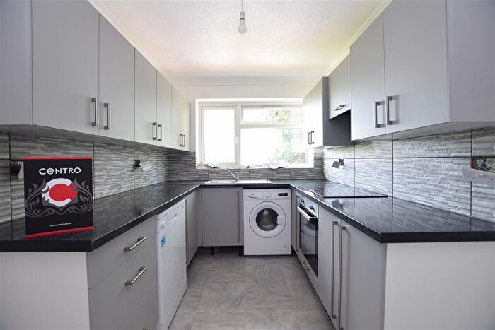 2 Bedroom Flat To Rent In Rutherford Close, Sutton, SM2
