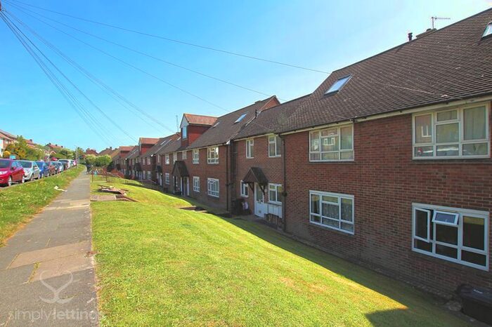 2 Bedroom Flat To Rent In Thompson Road, Brighton, BN1