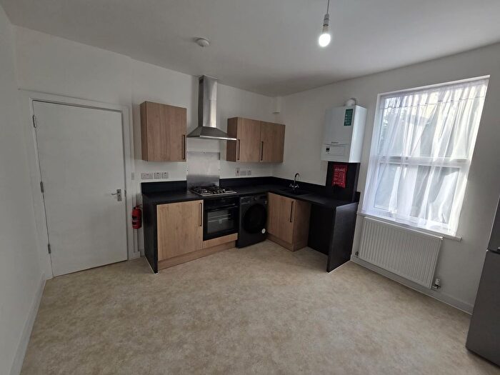 2 Bedroom Flat To Rent In Henley Road, Ilford, IG1