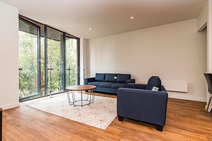 2 Bedroom Apartment To Rent In Mount Yard, Manchester, M4