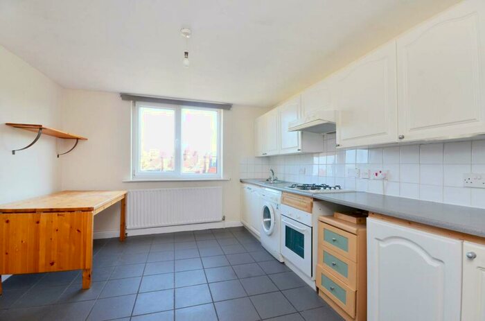 3 Bedroom Flat To Rent In Queens Avenue, Muswell Hill, London, N10