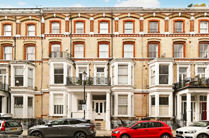 1 Bedroom Flat For Sale In Cheniston Gardens, London, W8