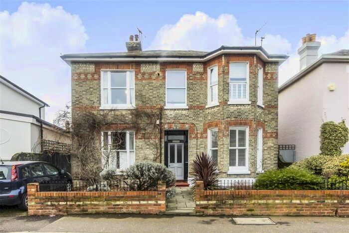 1 Bedroom Flat To Rent In Lower Teddington Road, Hampton Wick, Kingston Upon Thames, KT1