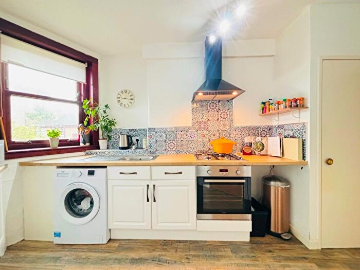 3 Bedroom Flat To Rent In Orchy Street, Cathcart, Glasgow, G44