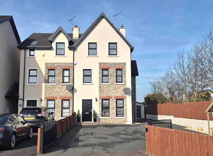 4 Bedroom TownHouse For Sale In Thornhill Park, Derry, BT48