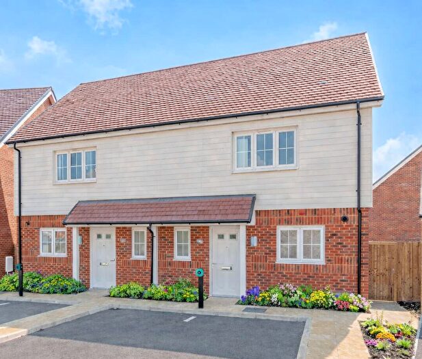 3 Bedroom Semi-Detached House For Sale In Pear Tree Orchard, Sittingbourne, ME10