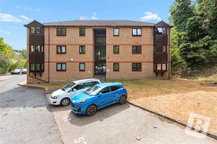 2 Bedroom Flat For Sale In Rushdon Close, Romford, RM1