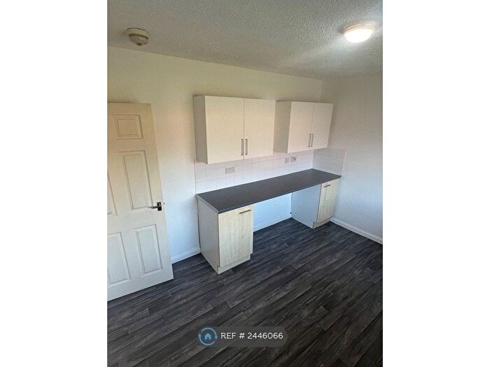 1 Bedroom Flat To Rent In Whitwell Close, Nottingham, NG8