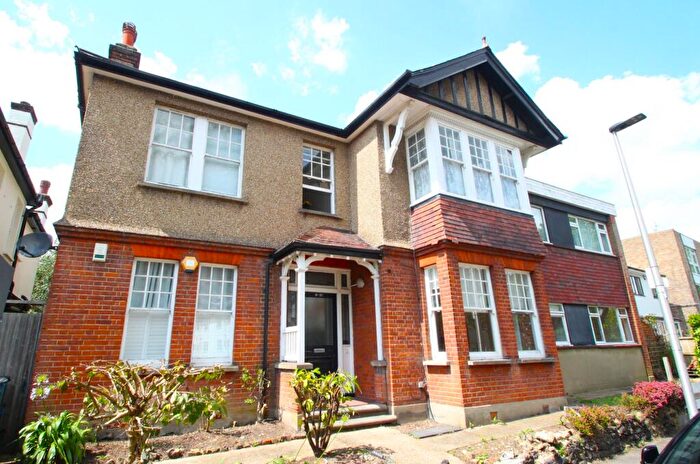 2 Bedroom Flat To Rent In Glengall Road, Woodford Green, IG8