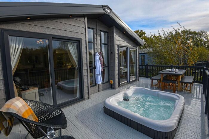 2 Bedroom Lodge For Sale In Stixwould Road, Woodhall Spa, LN10