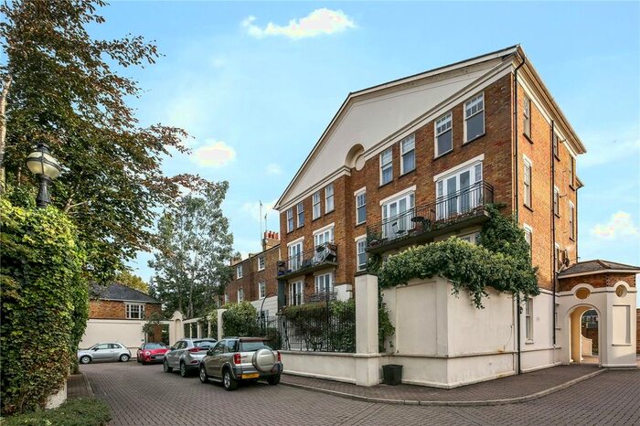 1 Bedroom Flat To Rent In Sutton Square, Hackney, London, E9