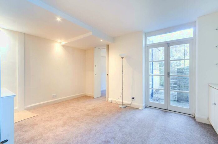2 Bedroom Flat To Rent In Ifield Road, Chelsea, London, SW10