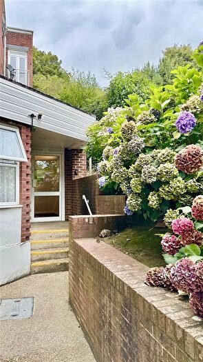2 Bedroom Flat For Sale In St. Helens Road, Hastings, TN34