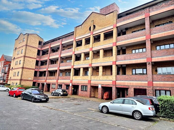 1 Bedroom Flat To Rent In Baronson Gardens, Northampton, NN1