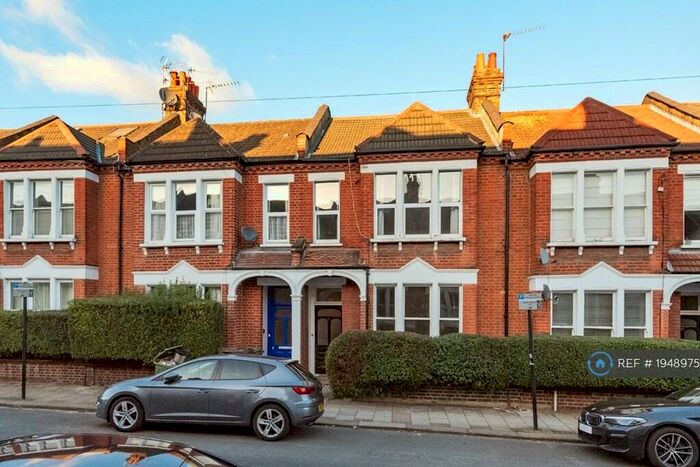 2 Bedroom Flat To Rent In Hazelbourne Road, London, SW12